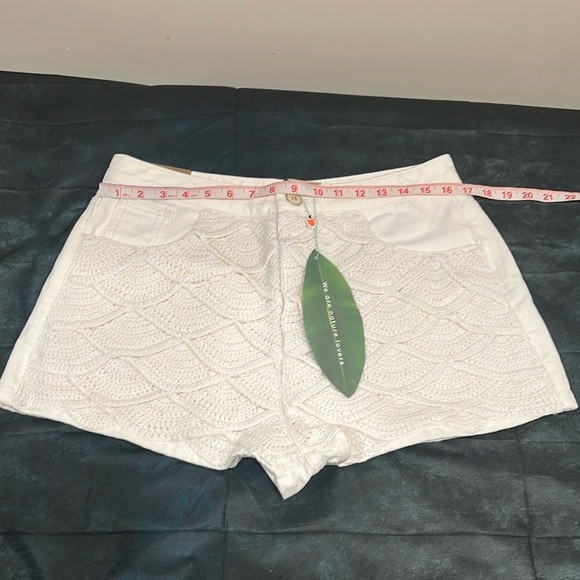 🔥FARM Rio High Waist White Textured Shorts🔥 - Picture 6 of 7